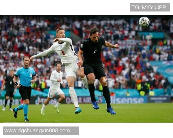 德国退役足球明星展现头球绝技的精彩瞬间与背后故事