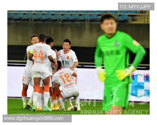 武汉足球队灵活性引发热议球迷与专家各执己见的争论分析