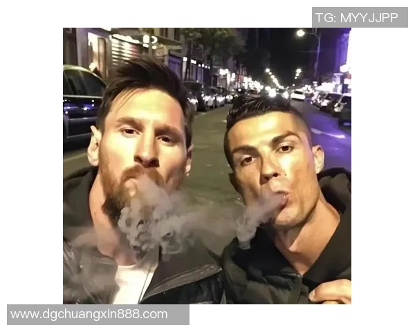 足球明星携手包展现时尚魅力真实图片大赏