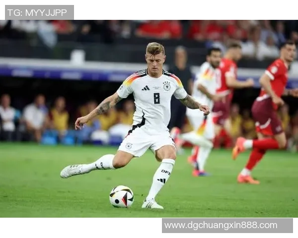 德国足球明星约会揭秘：浪漫背后的故事与情感纠葛