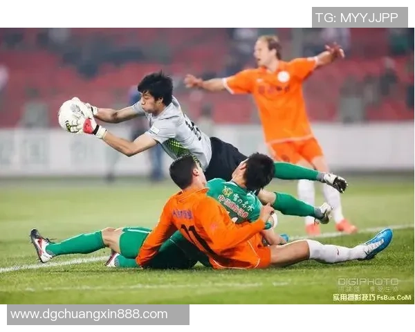 男孩足球明星玩偶高清图片展示让你领略运动魅力与童趣结合的完美瞬间 男孩足球明星玩偶高清图片展示让你领略运动魅力与童趣结合的完美瞬间