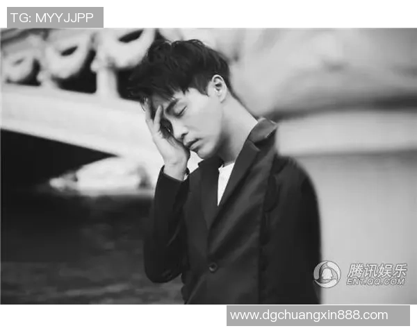 足球明星优雅正装壁纸展现魅力风采与时尚品味 足球明星优雅正装壁纸展现魅力风采与时尚品味